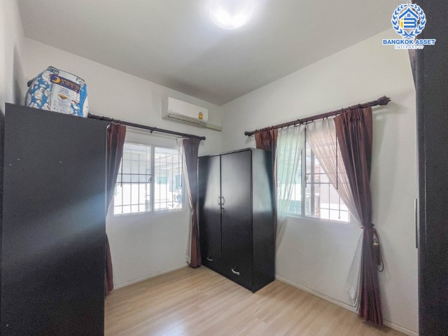 *****บ้านแฝดมือสองย่านนนทบุรี ม. แกรนด์พลีโน่ รัตนาธิเบศร์ หลังมุม บ้านสวย พร้อมเข้าอยู่ บนเนื้อที่กว่า 36.7 ตร.ว. 3 ห้องนอน 2 ห้องน้ำ 2 ที่จอดรถ พร้อมแถมแอร์ 4 เครื่องและที่ดูดควันจากเตา 1 เครื่อง บนทำเลที่เชื่อมต่อถนนชัยพฤกษ์, ถนนรัตนาธิเบศร์, ถนนนครอินทร์ เดินทางสะดวก ใกล้รถไฟฟ้า "สถานีบางพลู"